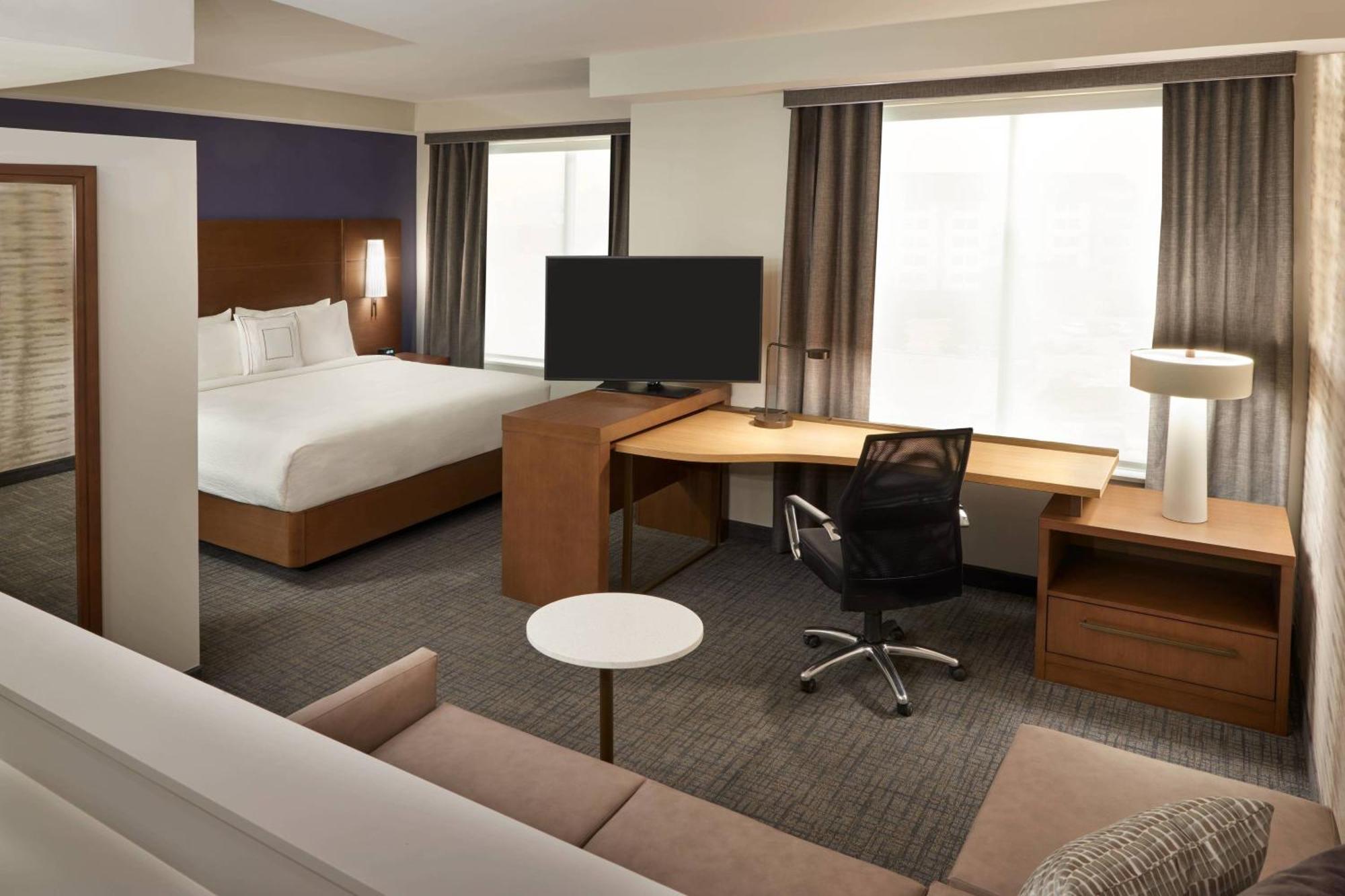 Hotel By Marriott Toronto Southwest 3*
