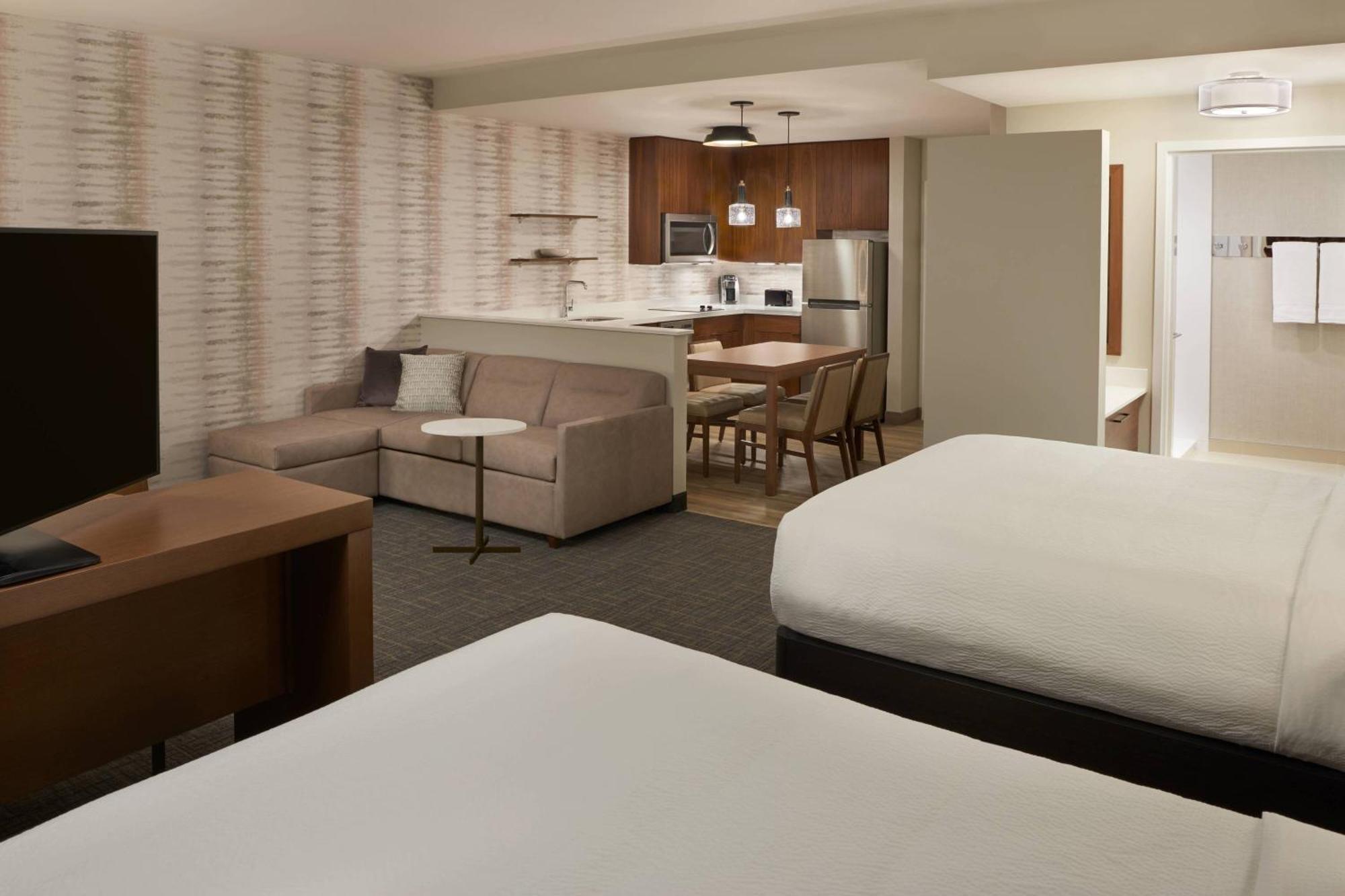 By Marriott Toronto Southwest Hotel Mississauga